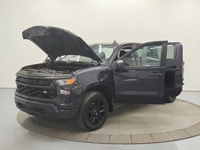 Used 2023 Gray Chevrolet Custom image 11