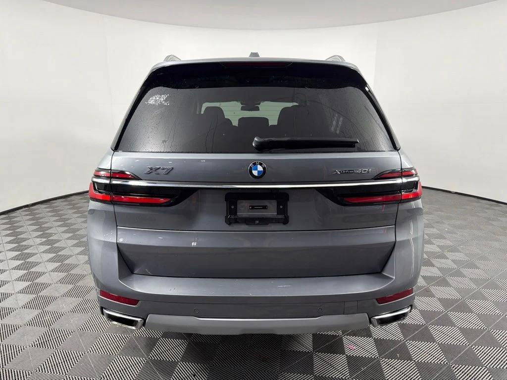 Used 2025 Gray BMW xDrive40i image 6