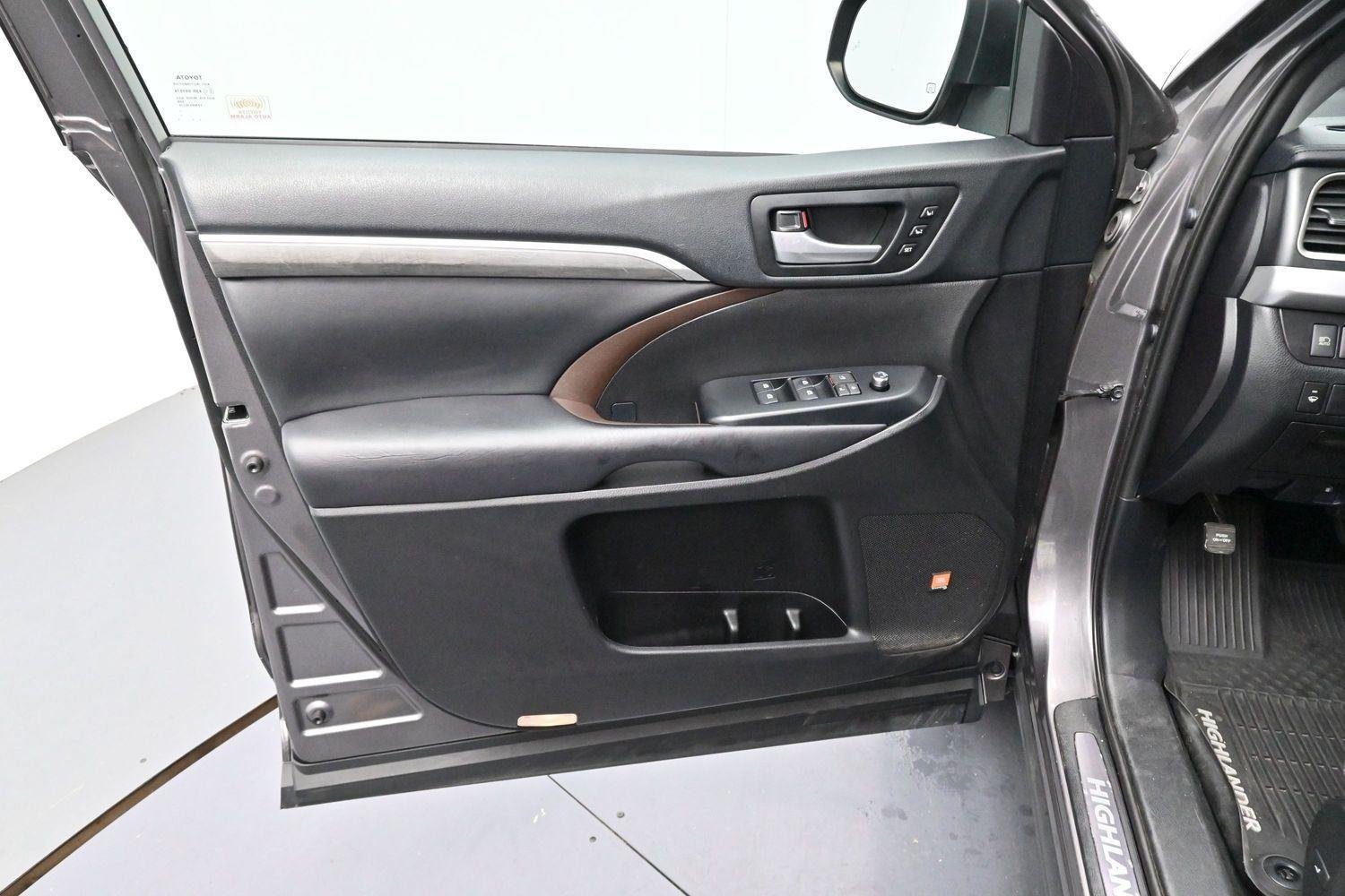 Used 2019 Predawn Gray Mica Toyota Limited image 11
