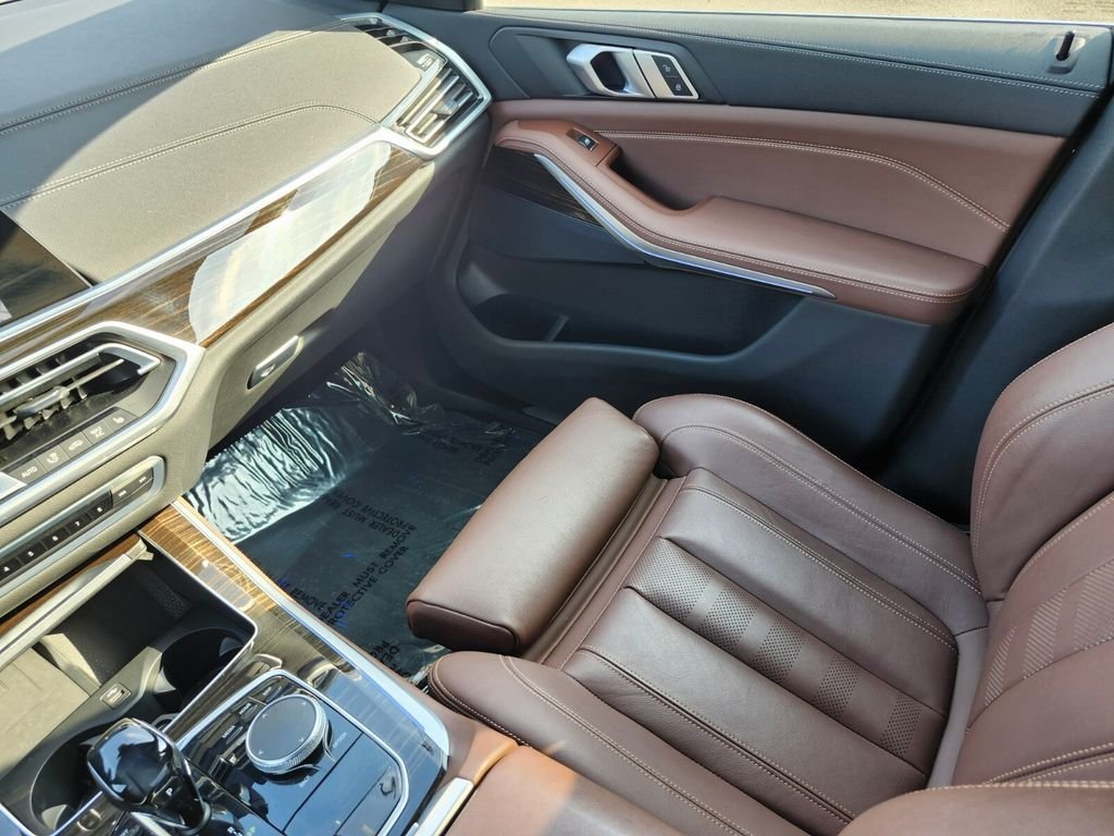 Used 2021 Gray BMW xDrive40i image 15
