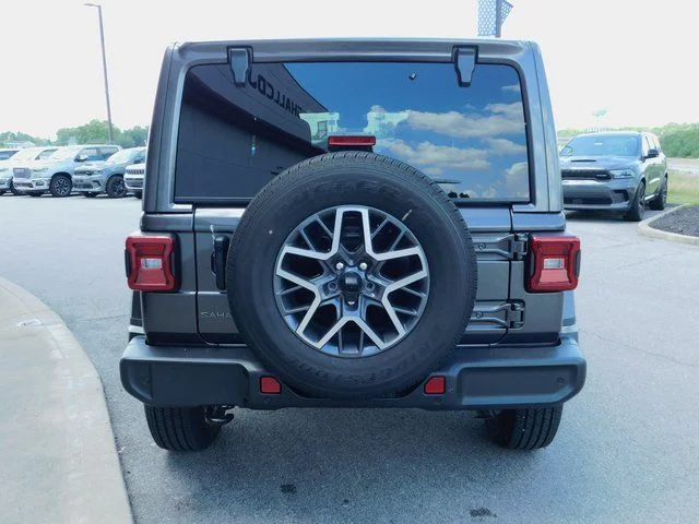 2025 Jeep Wrangler 4-Door Sahara - Photo 26