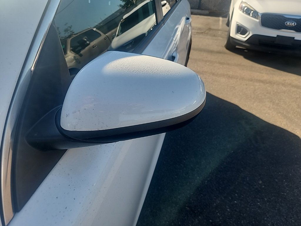 Used 2022 Snow White Pearl Kia LX image 6