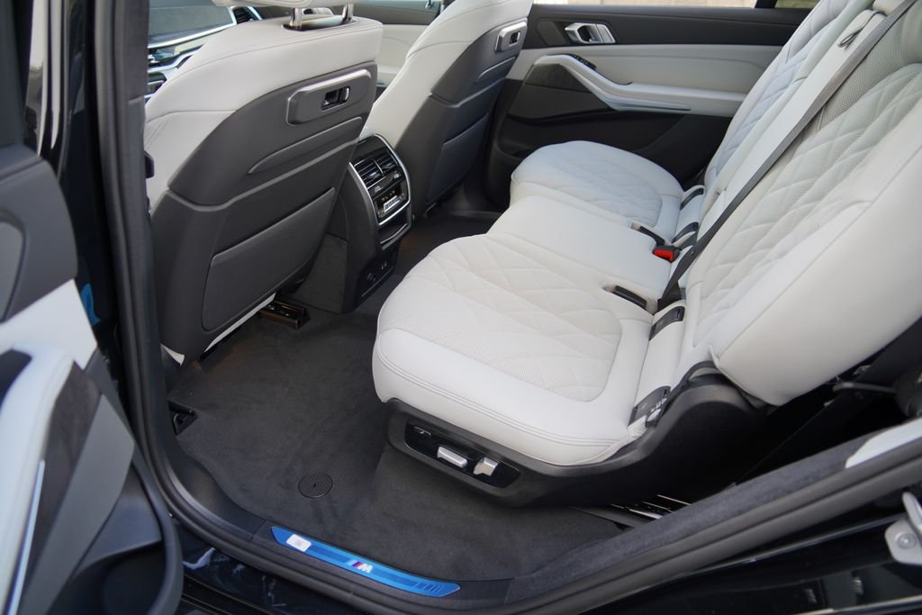 New 2027 Black Sapphire Metallic BMW xDrive40i image 32