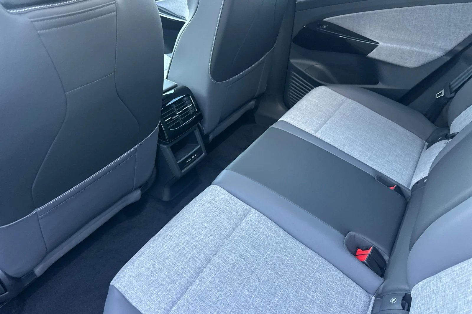 2025 Volkswagen ID.4 PRO - Photo 12