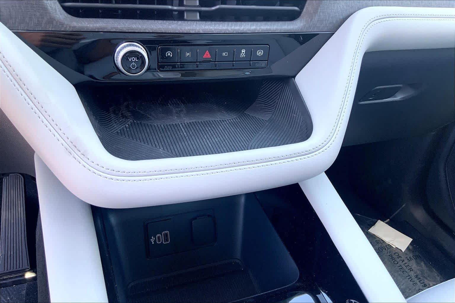 New 2026 Carbonized Gray Metallic Ford Platinum™ image 19