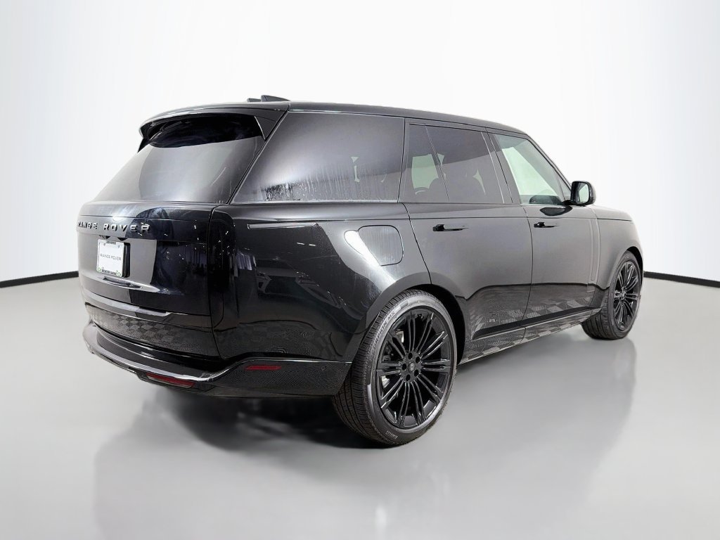 New 2027 Santorini Black Land Rover SE image 5