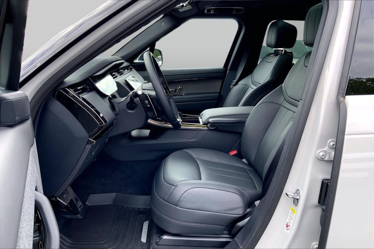 New 2026 Borasco Grey Land Rover Dynamic SE image 12