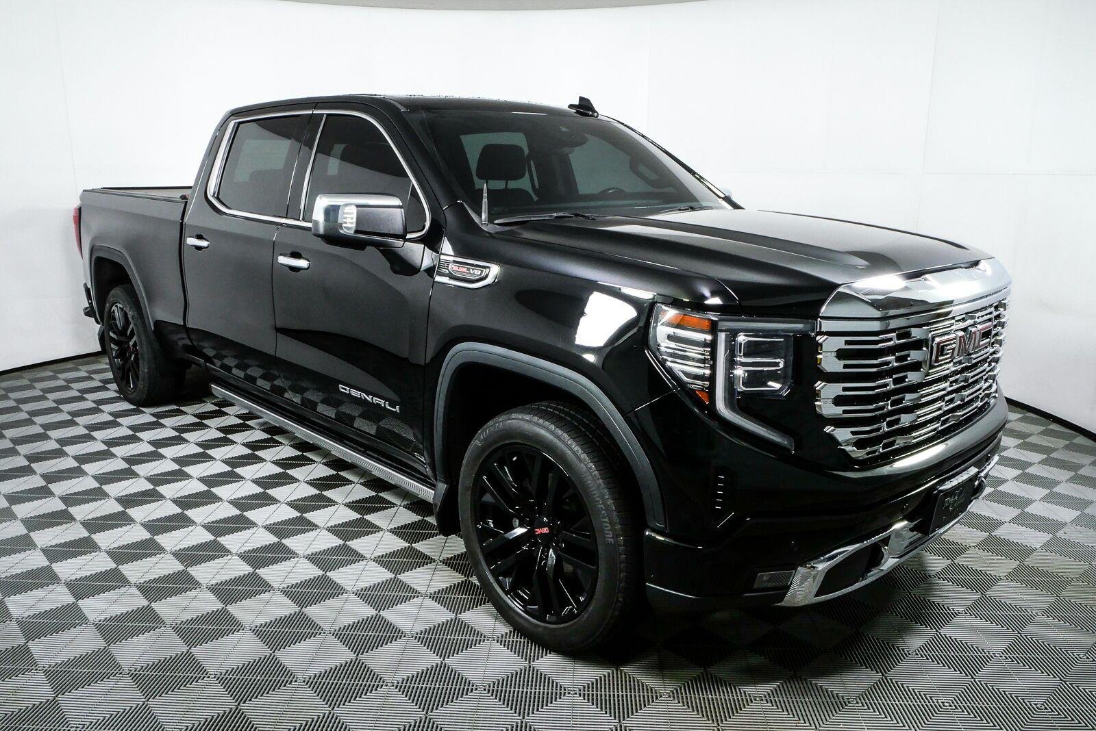 Used 2023 Onyx Black GMC Denali image 1