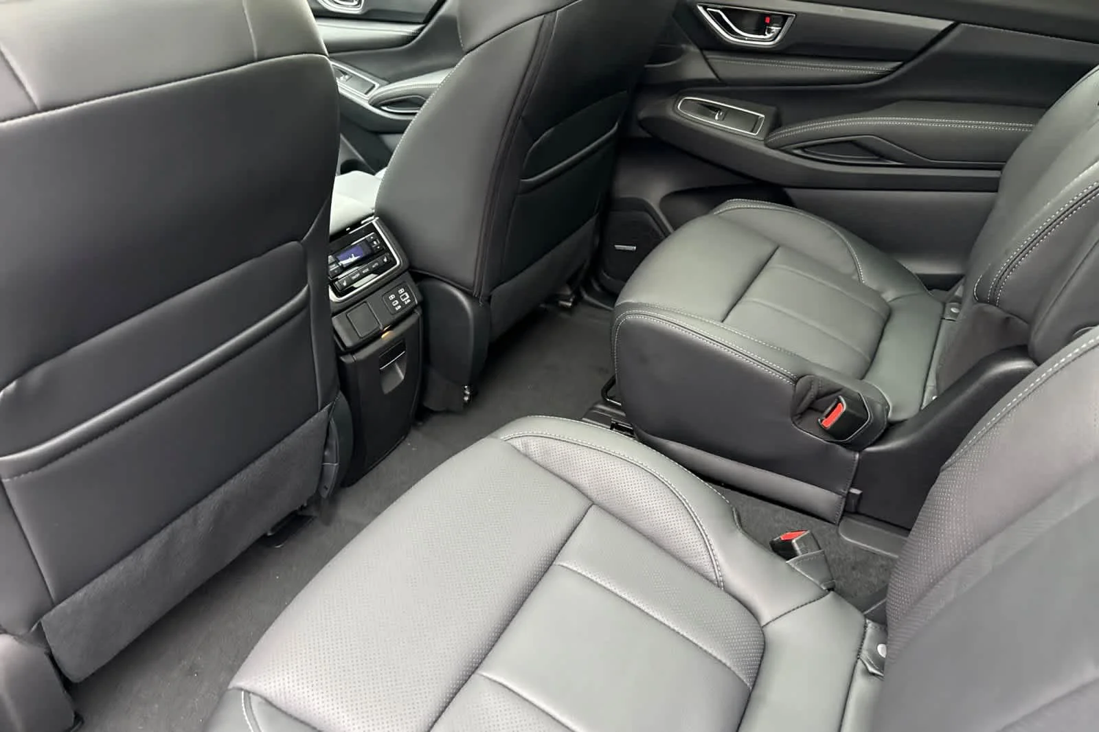 2026 Subaru Ascent Limited - Photo 11