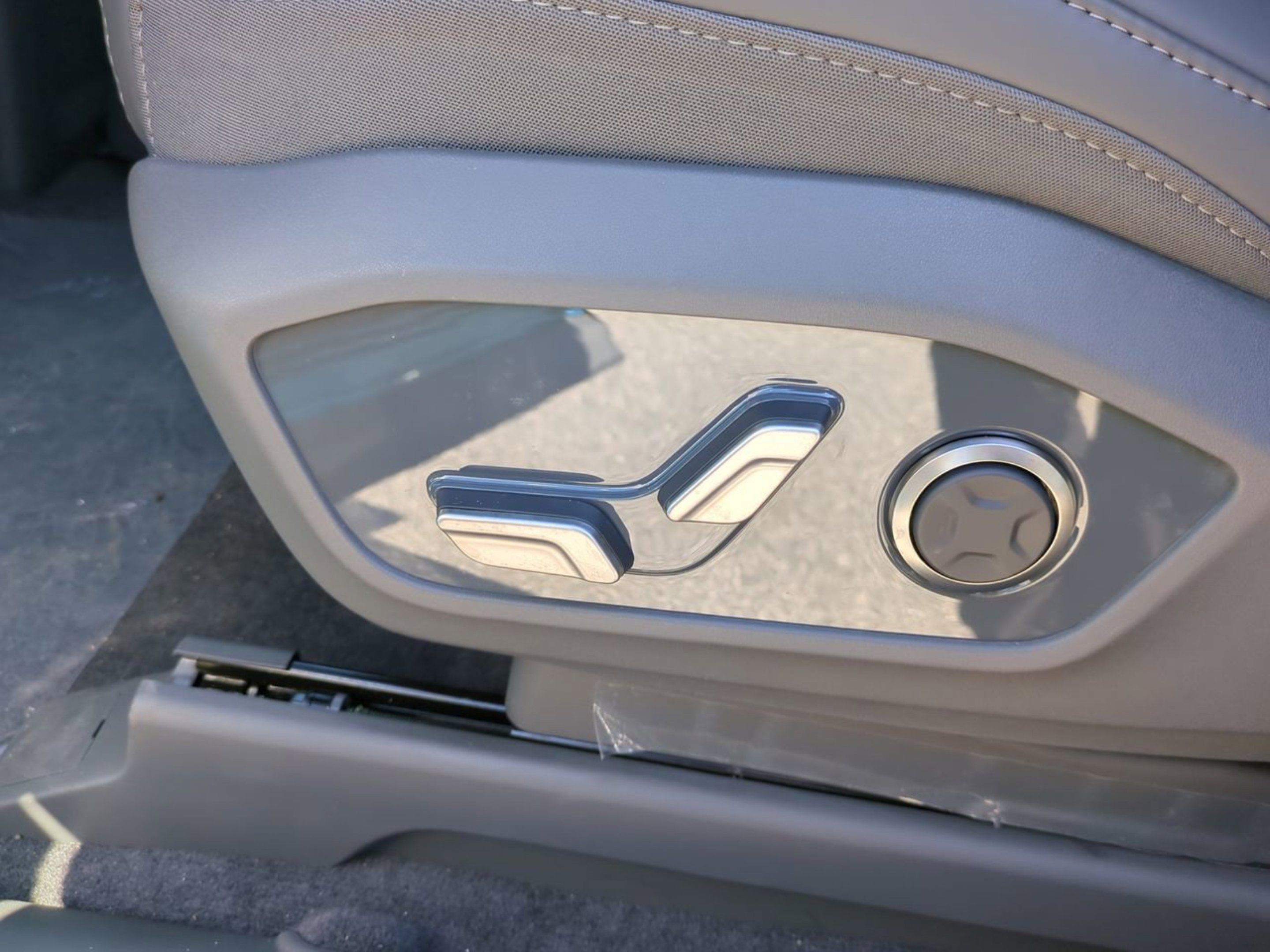 New 2026 Ocean Blue Kia Wind image 22