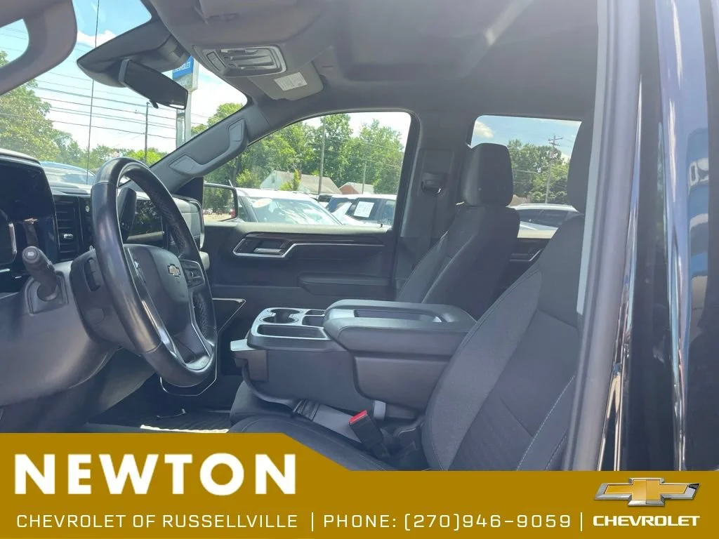 Used 2022 Black Chevrolet LT image 4