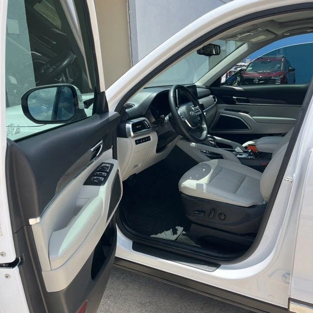 Used 2021 White Kia EX image 9