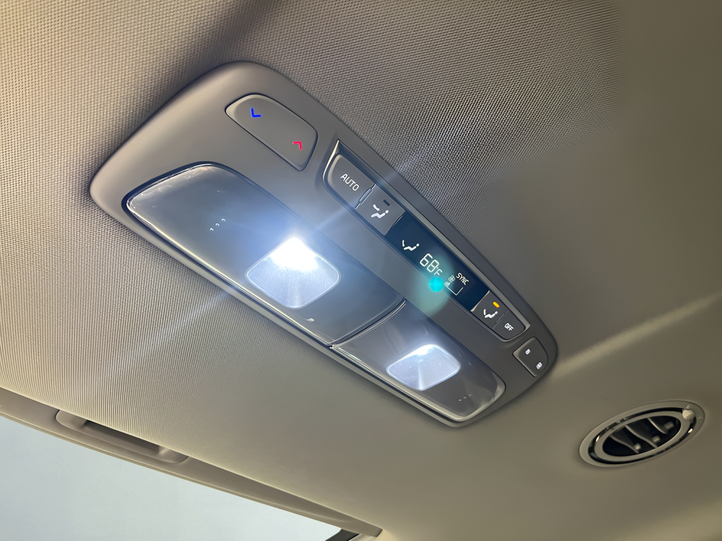 2024 Kia Telluride S - Photo 26
