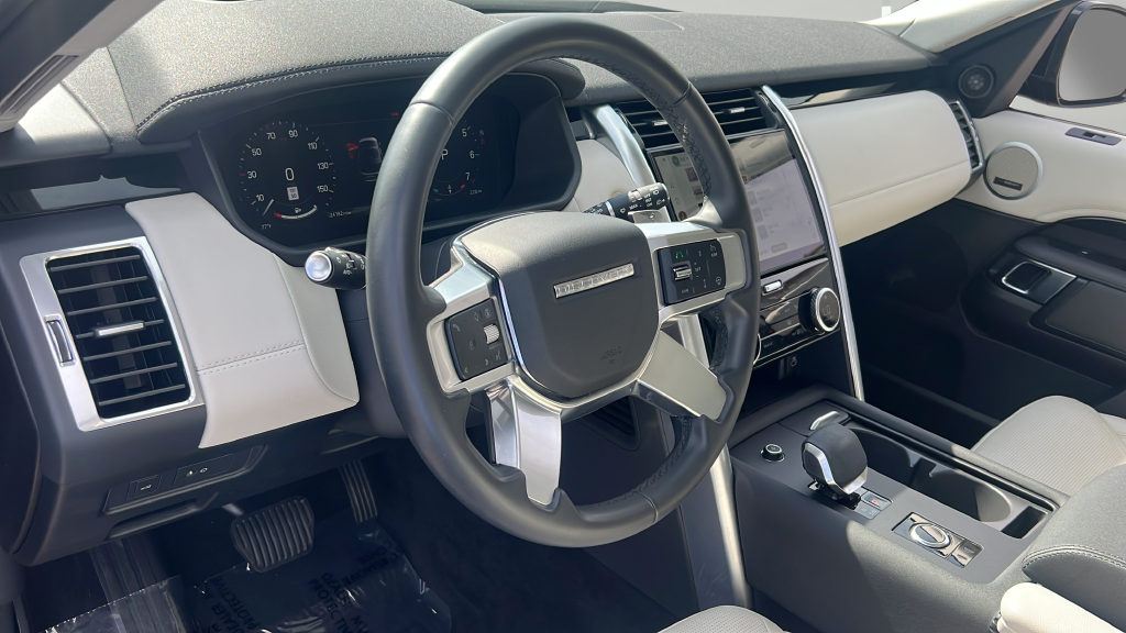 Used 2025 Black Land Rover S image 4