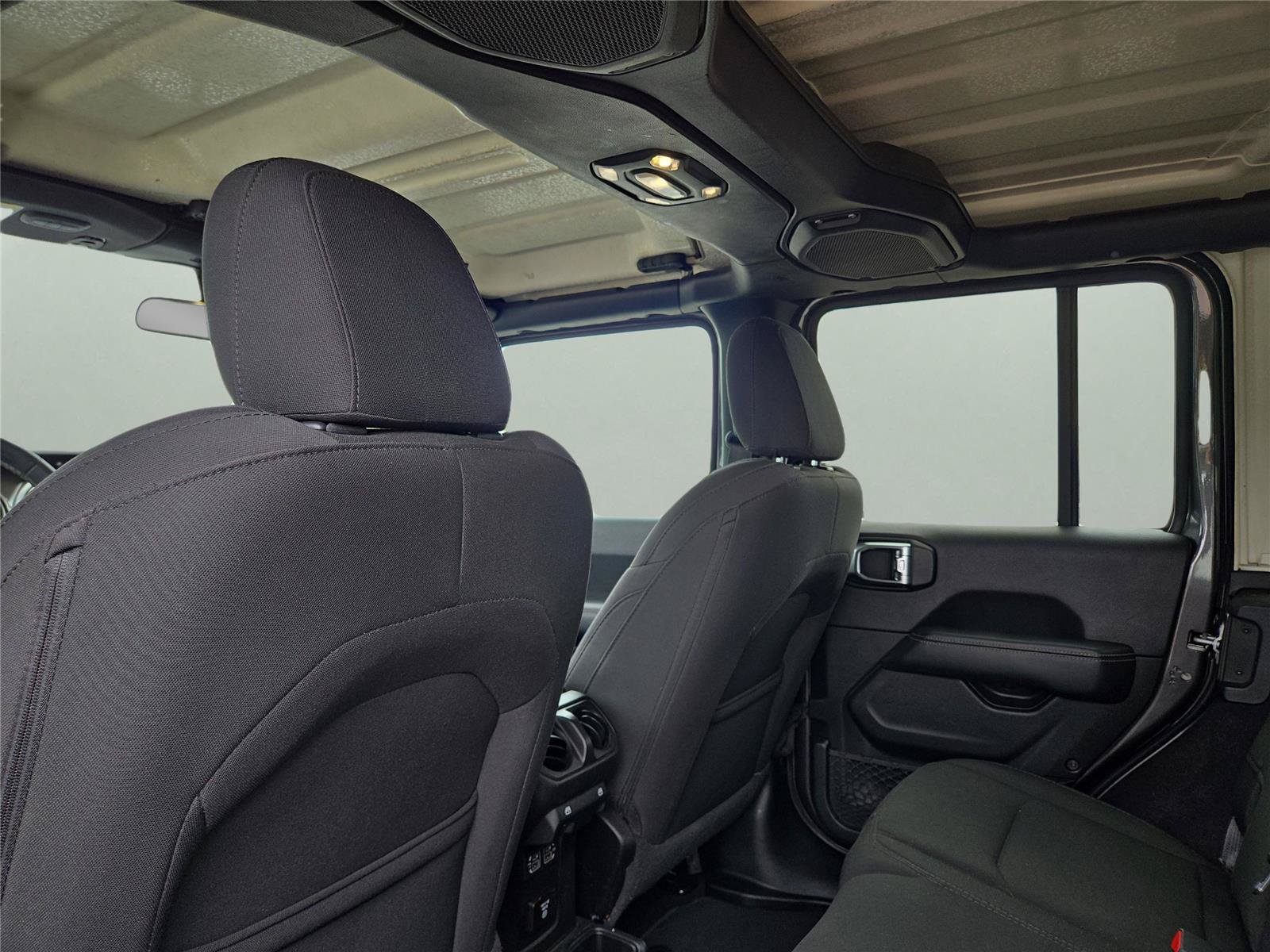 Used 2020 Gray Jeep Sahara image 14
