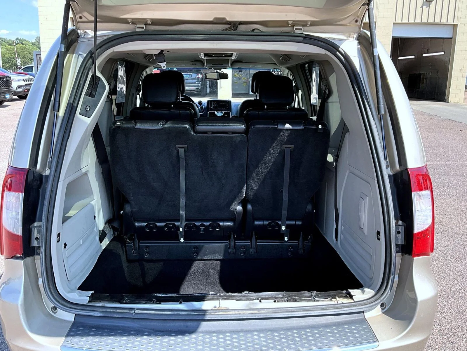 Used 2014 Beige Chrysler Touring image 9