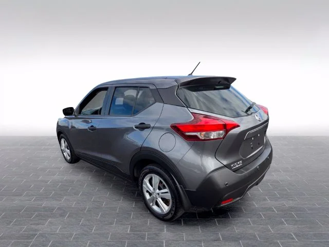 Used 2020 Gray Nissan S image 5
