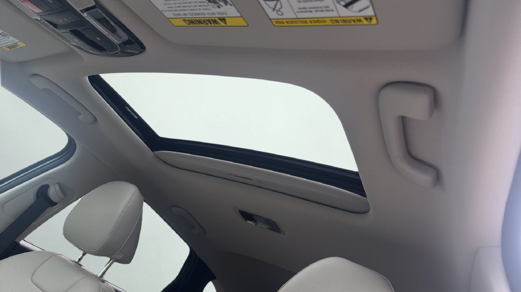Used 2024 Silver Hyundai SEL image 17