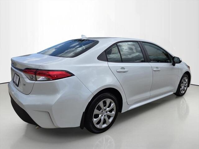 Used 2026 Wind Chill Pearl Toyota LE image 5