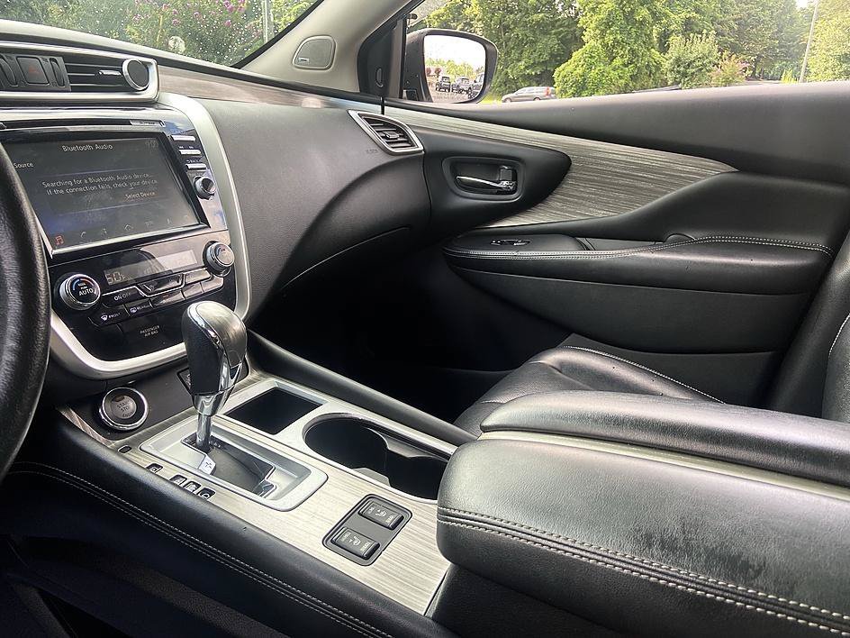 Used 2018 Pearl White Nissan SL image 18
