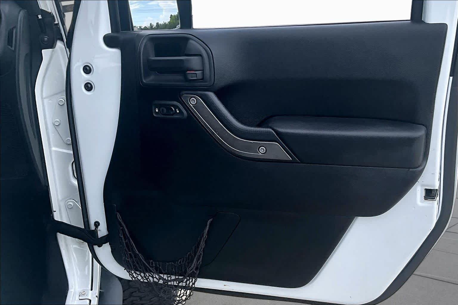 Used 2014 Bright White Clearcoat Jeep Sport image 25