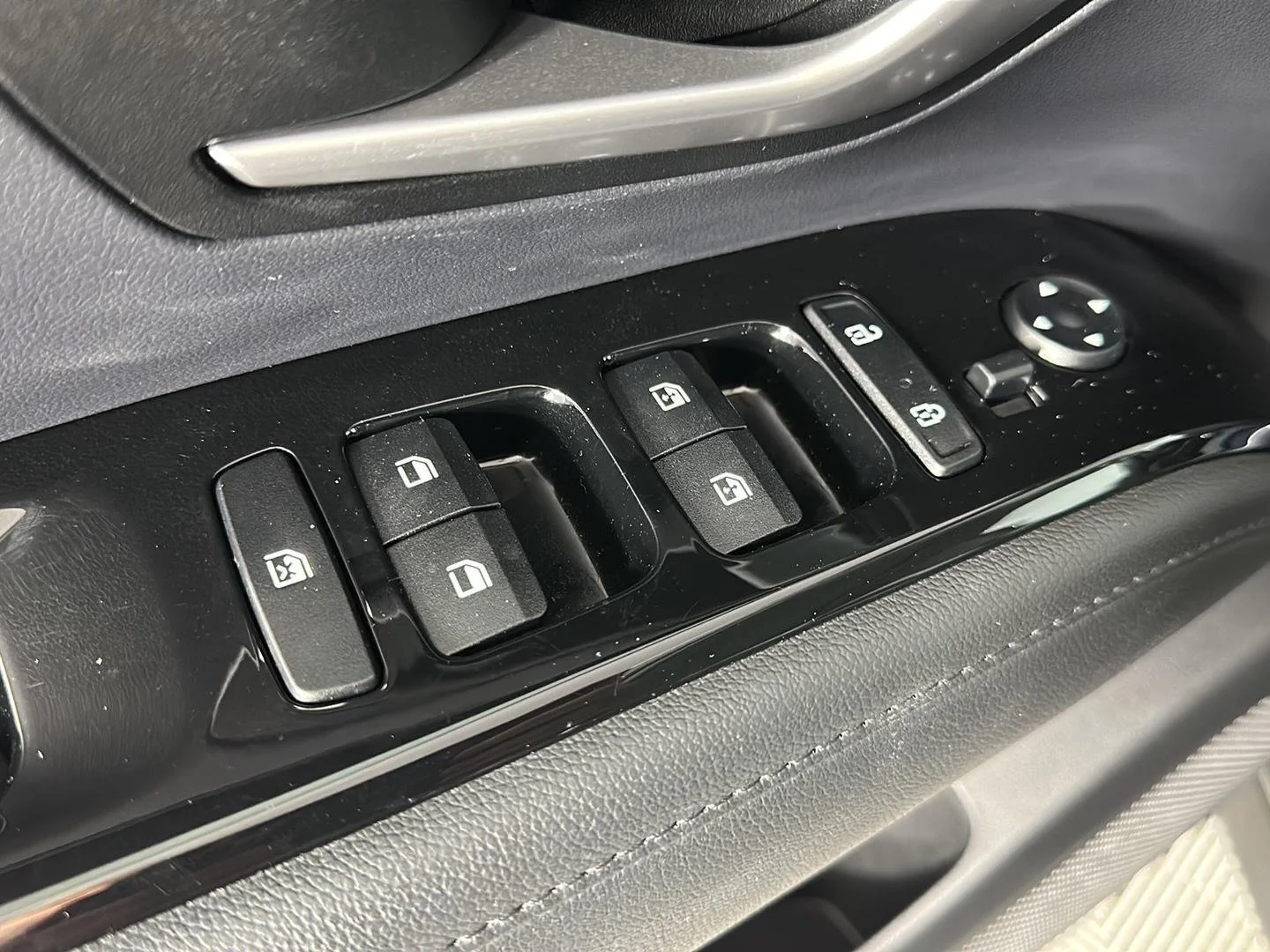 Used 2022 Amazon Gray Hyundai Limited image 12