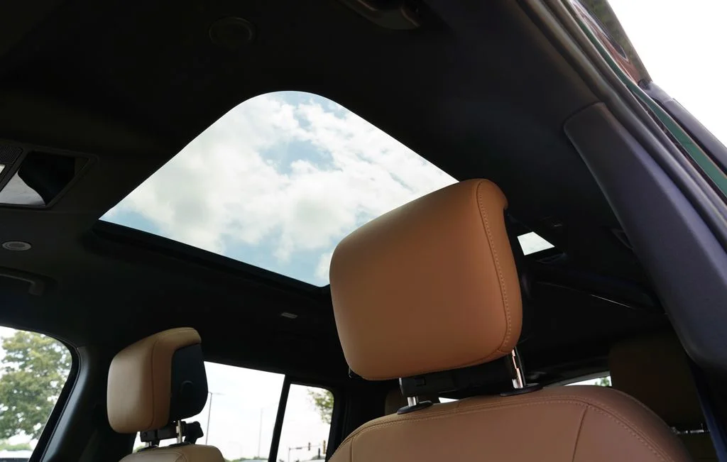 New 2026 Santorini Black Land Rover X-Dynamic SE image 14