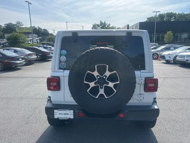 Used 2018 White Jeep Unlimited Sahara image 4