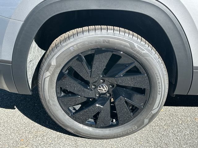 New 2026 Silver Volkswagen 2.0T SE w/Technology image 17