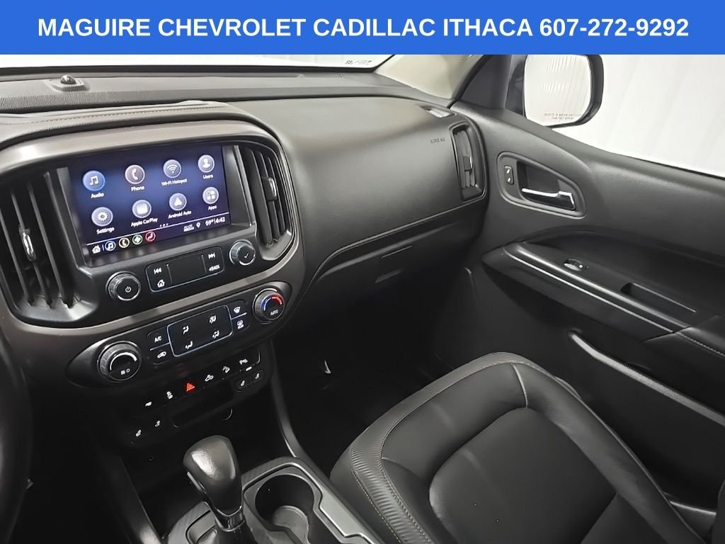 Used 2022 White GMC AT4 w/Leather image 25
