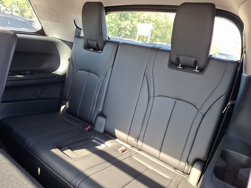 New 2026 GRAPHITE SHADOW INFINITI Luxe AWD image 7