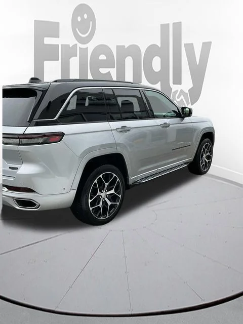 Used 2024 Silver Jeep Summit Reserve image 11
