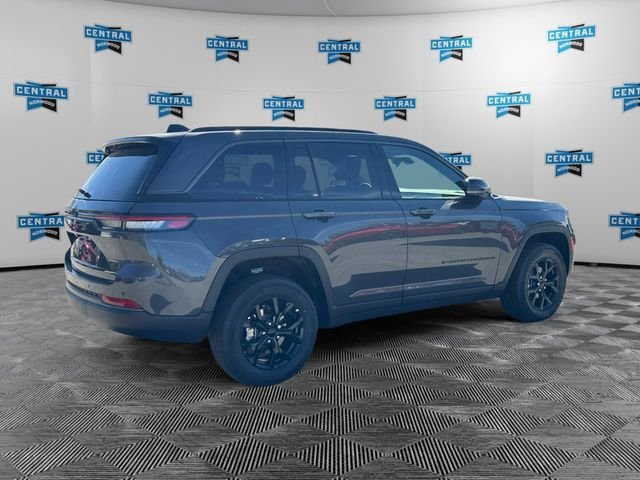 New 2026 Baltic Gray Metallic Clear-Coat Exterior Paint Jeep Laredo Altitude image 5