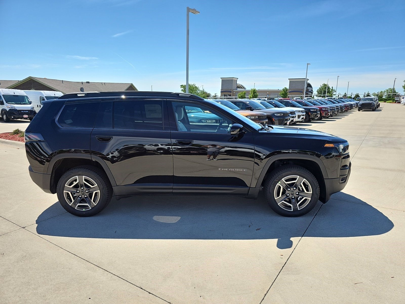 New 2026 Diamond Black Crystal Pearlcoat Jeep Limited image 6