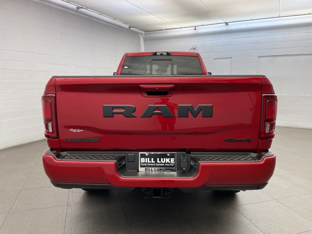 New 2026 Molten Red Pearl-Coat Exterior Paint RAM Laramie SRW image 4
