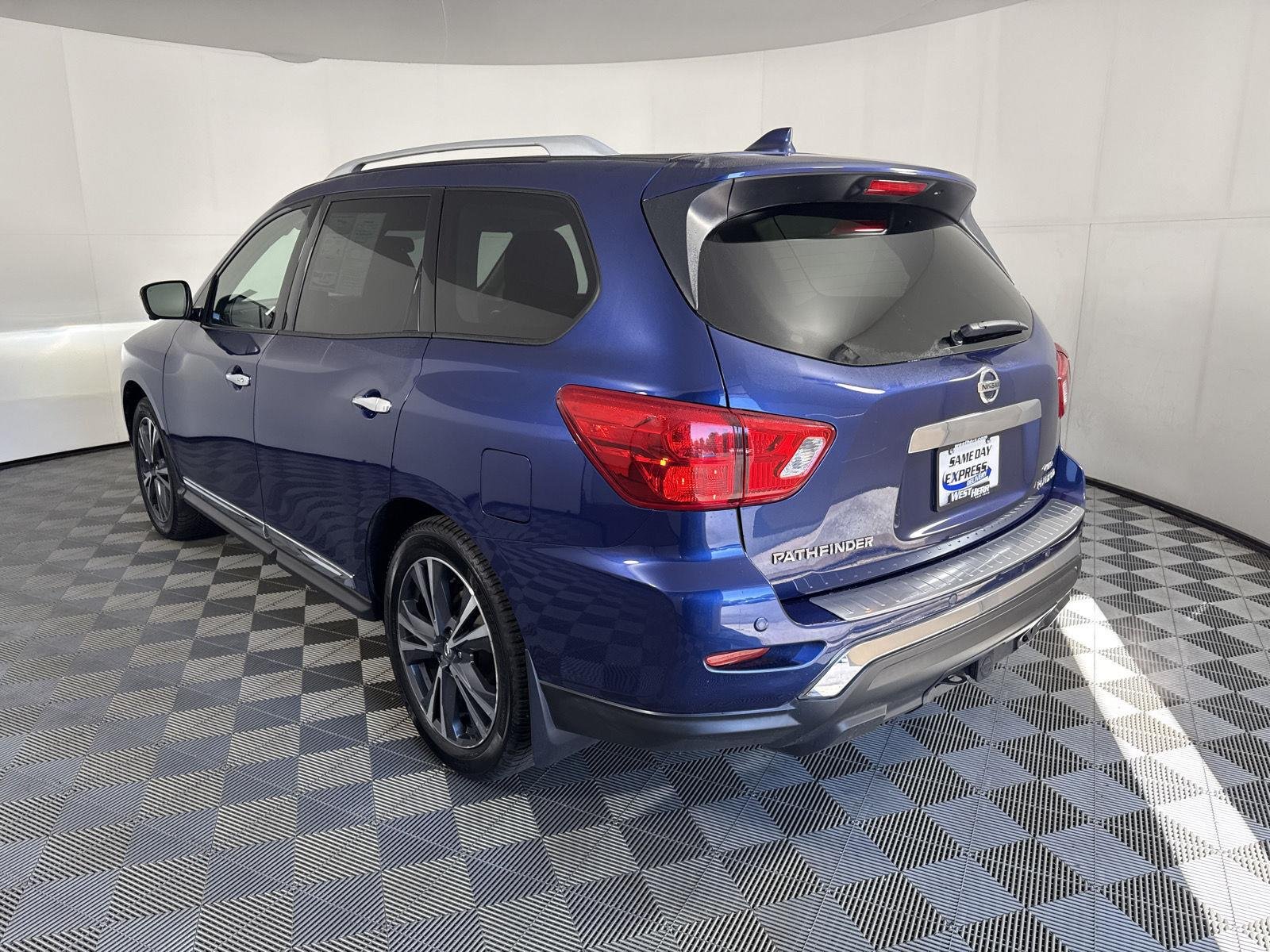Used 2019 Caspian Blue Metallic Nissan Platinum image 5