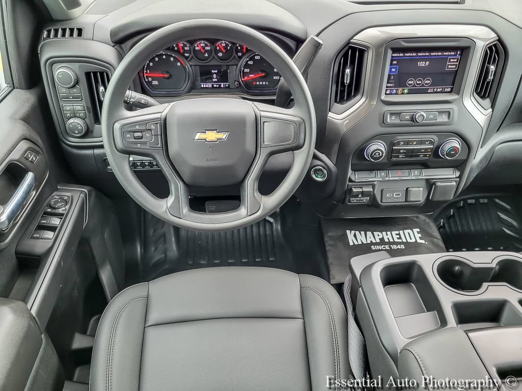 New 2026 Summit White Chevrolet WT image 10