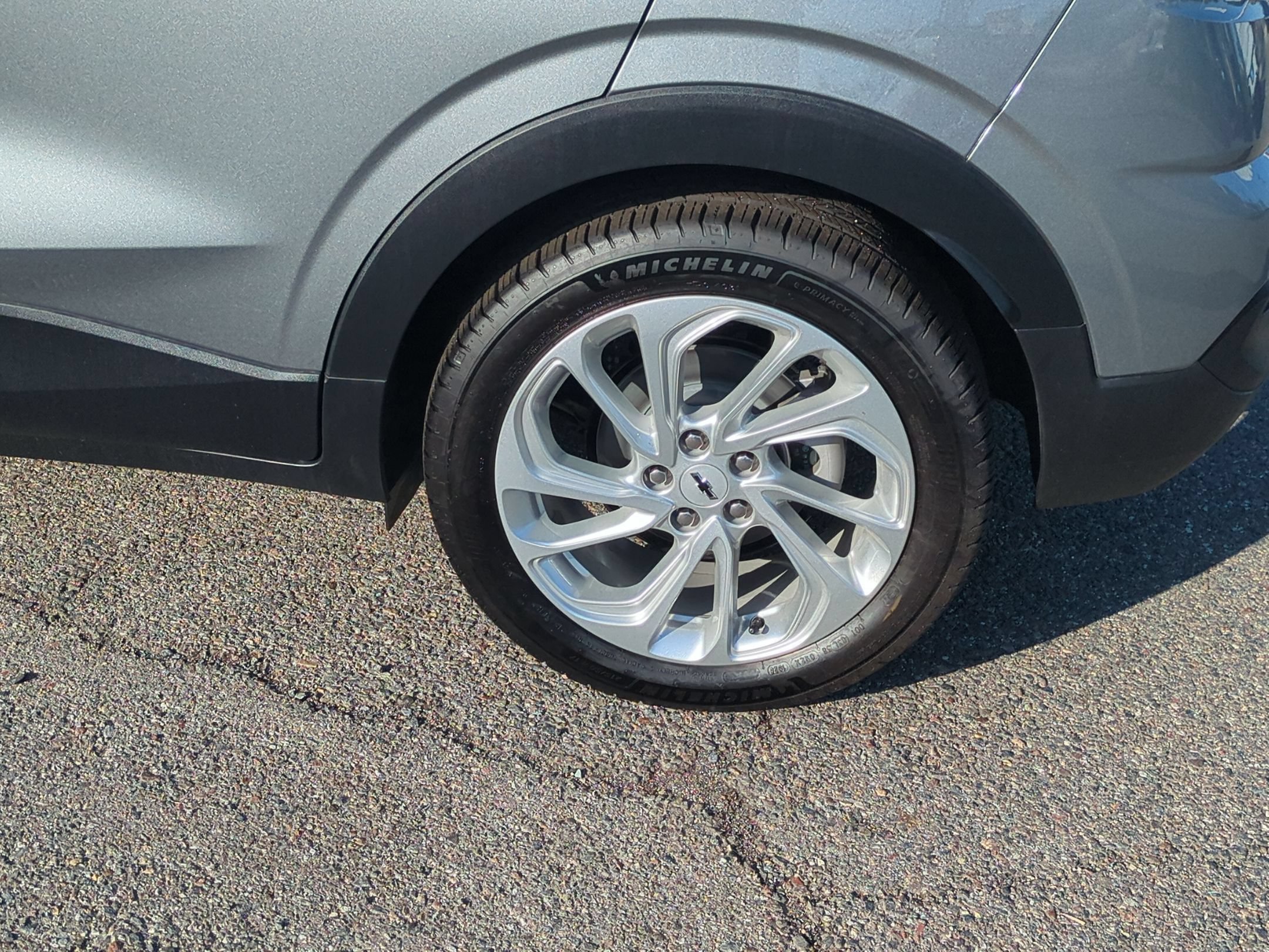 2027 Chevrolet Bolt LT - Photo 9