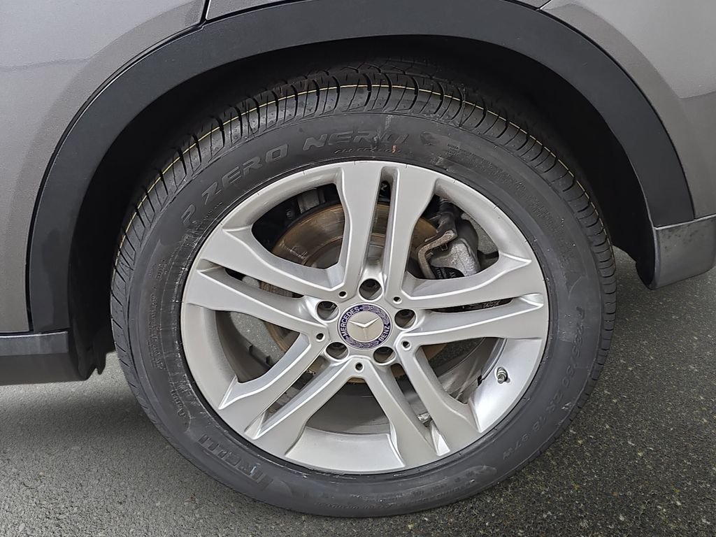 Used 2018 Gray Metallic Mercedes-Benz GLA 250 image 37