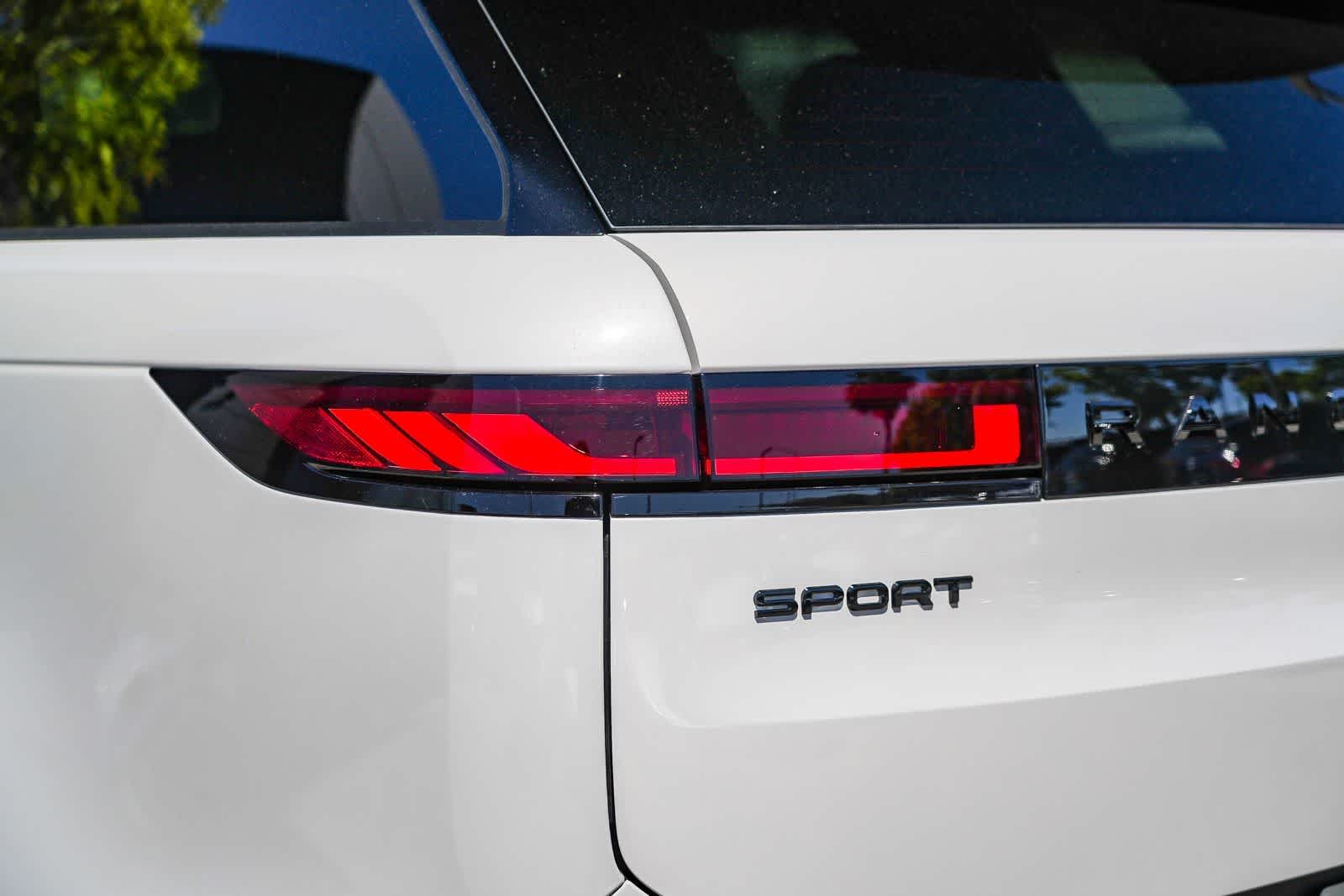 New 2026 Borasco Grey Land Rover SE image 7