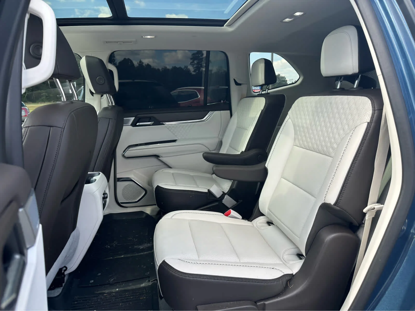 Used 2025 Downpour Metallic GMC FWD Denali image 12