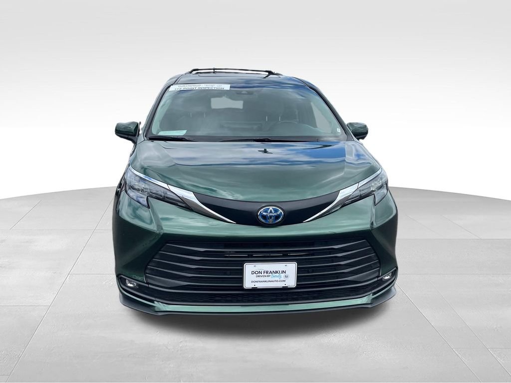 Used 2025 Green Toyota XLE image 8