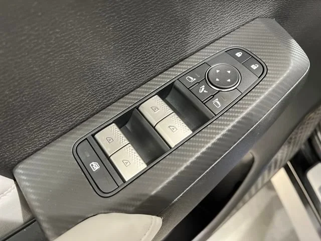 2025 Mitsubishi Outlander SEL Platinum Edition - Photo 11