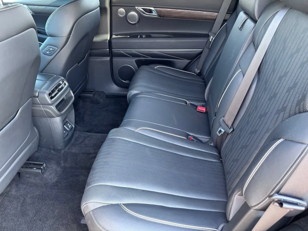 Used 2024 Capri Blue Genesis 2.5T image 4
