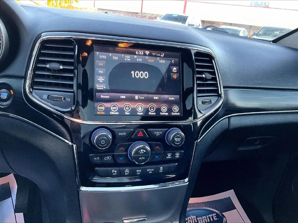 Used 2020 White Jeep Limited image 32
