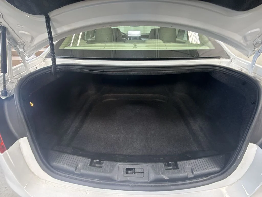 Used 2015 Oxford White Ford SEL image 35