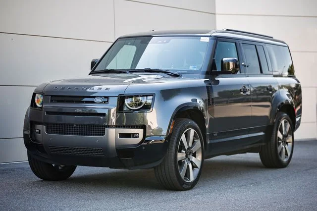 2026 Land Rover Defender 130 V8 P500's photo