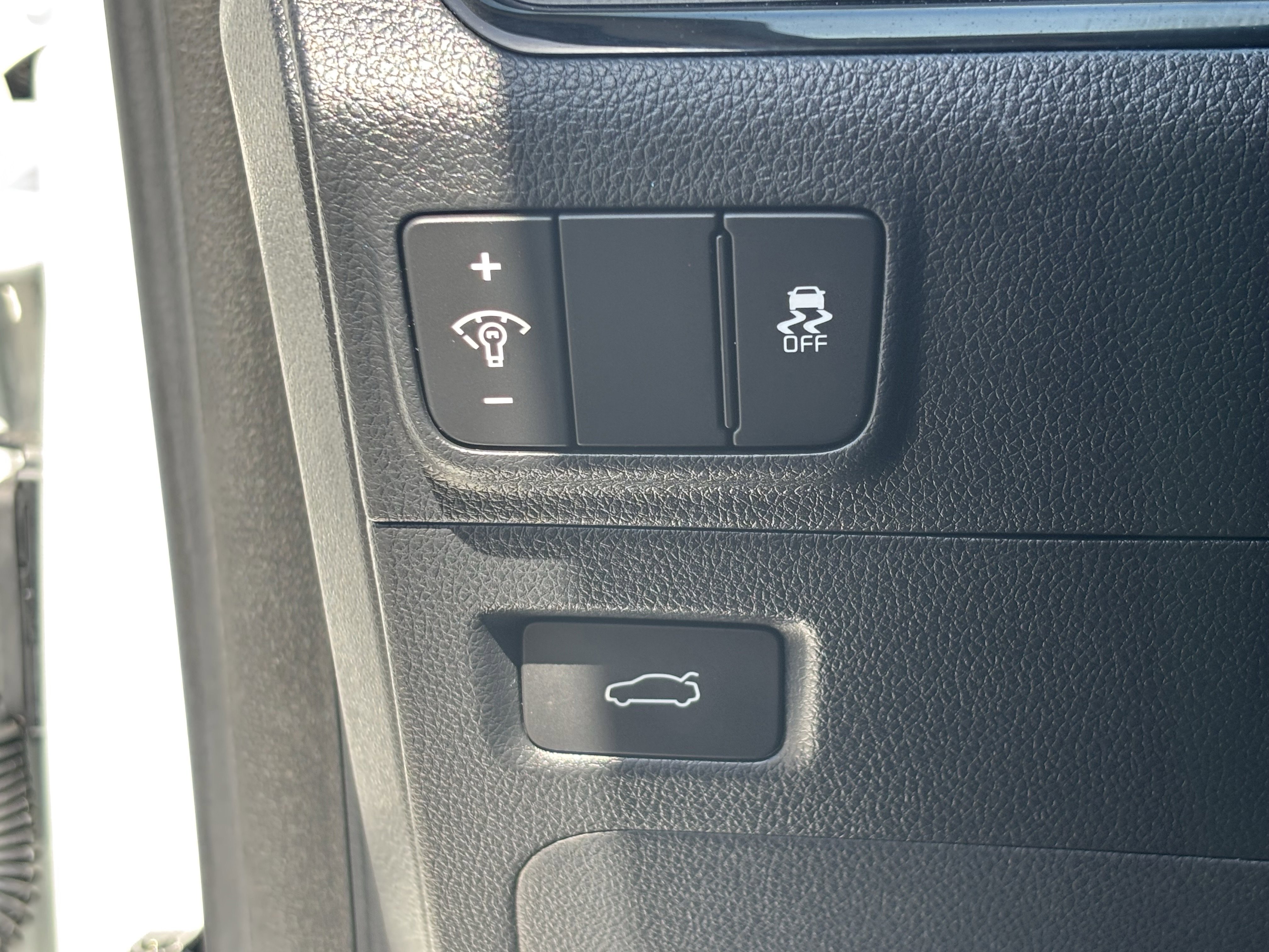 Certified Used 2026 Snow White Pearl Kia LXS image 29