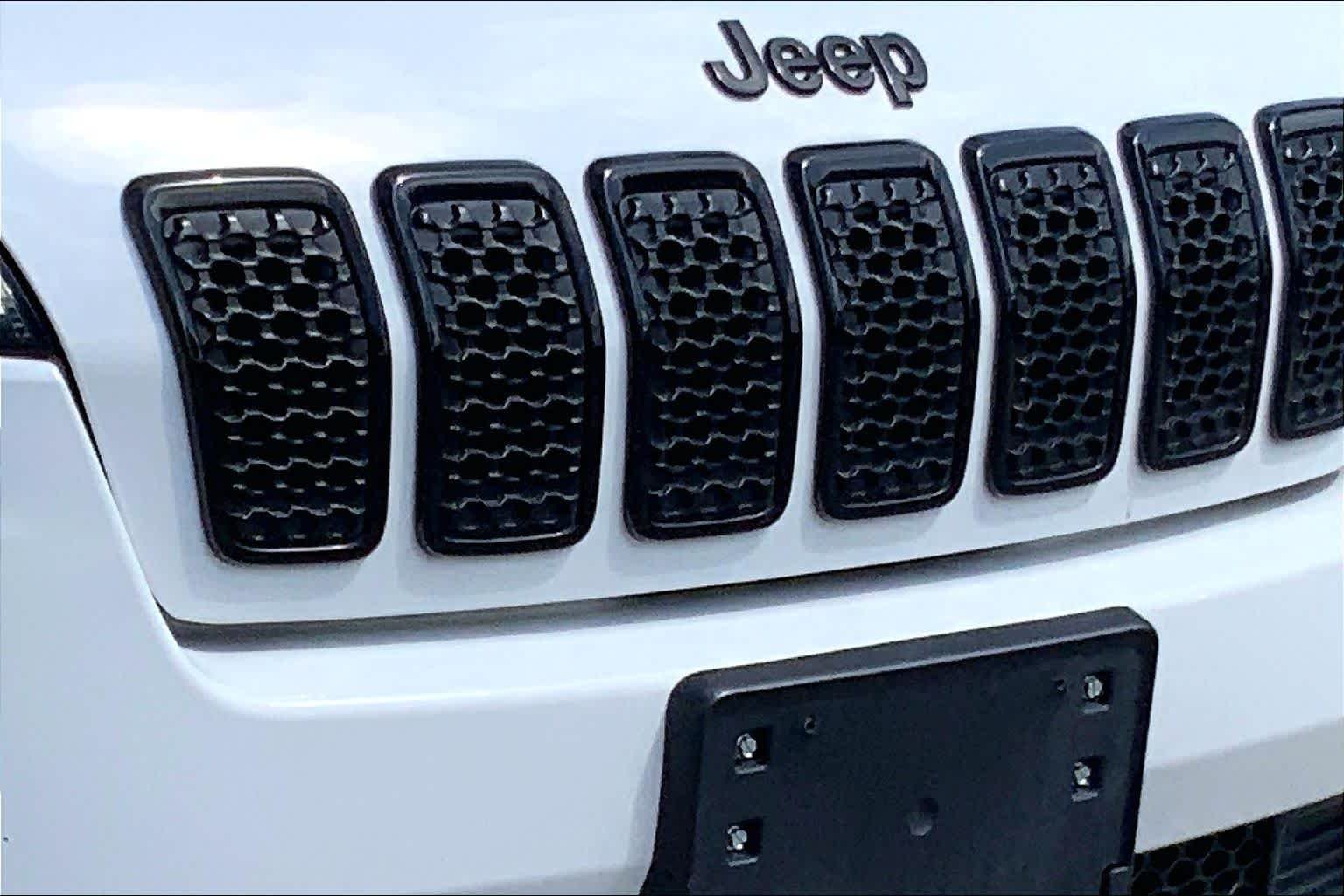 Used 2021 Bright White Clearcoat Jeep Altitude image 25