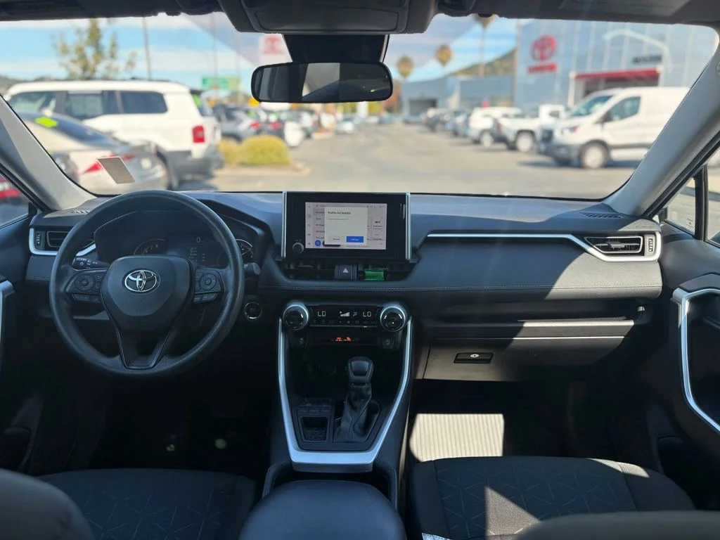 Used 2023  Toyota XLE image 7
